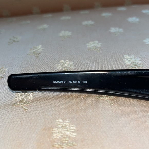 Oakley sunglasses Fuel Cell excellent shape Black frame Brown lenses - Picture 3 of 7